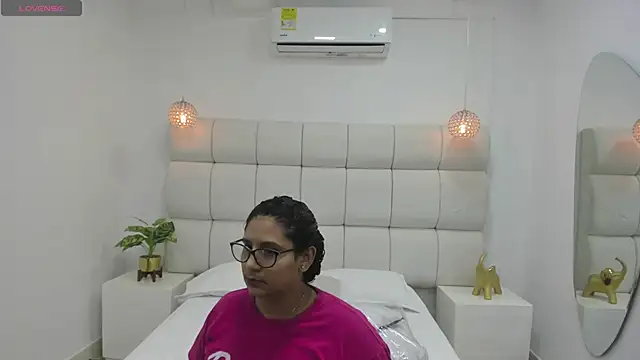 Snapshot of DanielleEvans_ chatting on October 19, 11:22 am DanielleEvans  online show from October 19, 11:22 am