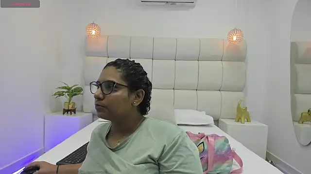 Snapshot of DanielleEvans_ chatting on October 20, 11:21 am DanielleEvans  online show from October 20, 11:21 am