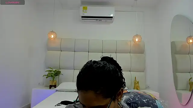 Snapshot of DanielleEvans_ chatting on October 27, 11:36 am DanielleEvans  online show from October 27, 11:36 am