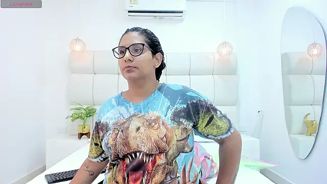 Snapshot of DanielleEvans_ chatting on October 28, 11:25 am DanielleEvans  online show from October 28, 11:25 am