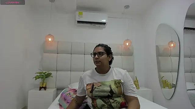 Snapshot of DanielleEvans_ chatting on October 31, 11:22 am DanielleEvans  online show from October 31, 11:22 am