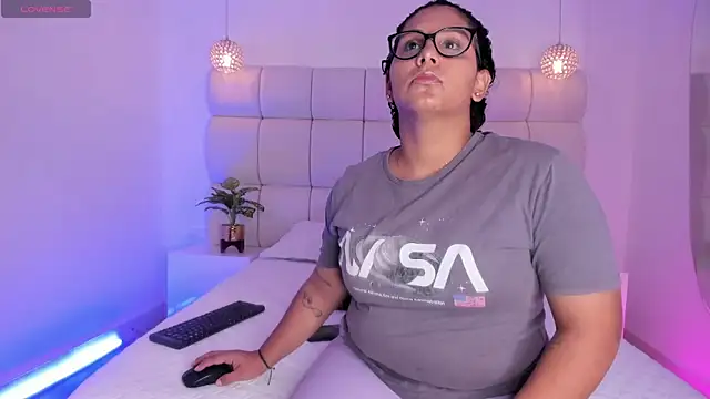 DanielleEvans  online show from November 10, 11:20 am