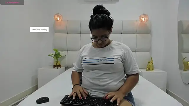 DanielleEvans  online show from November 29, 11:24 am