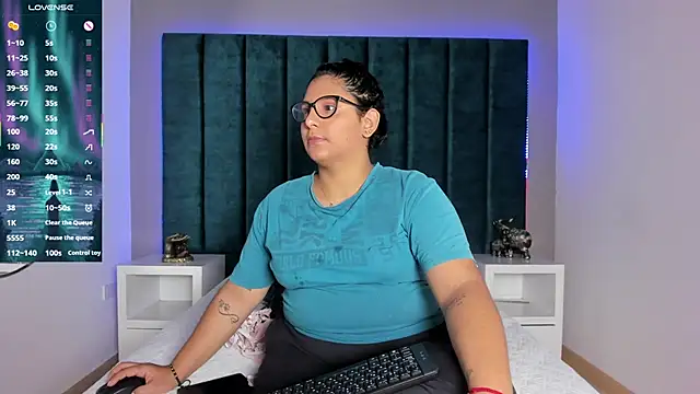 DanielleEvans  online show from January 13, 11:26 am