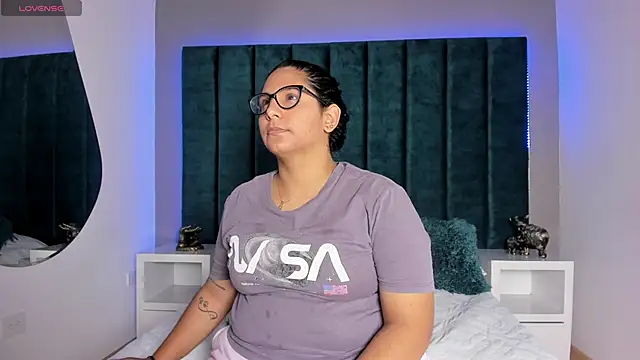 DanielleEvans  online show from January 19, 11:25 am