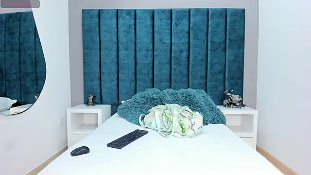 DanielleEvans  online show from February 3, 11:15 am