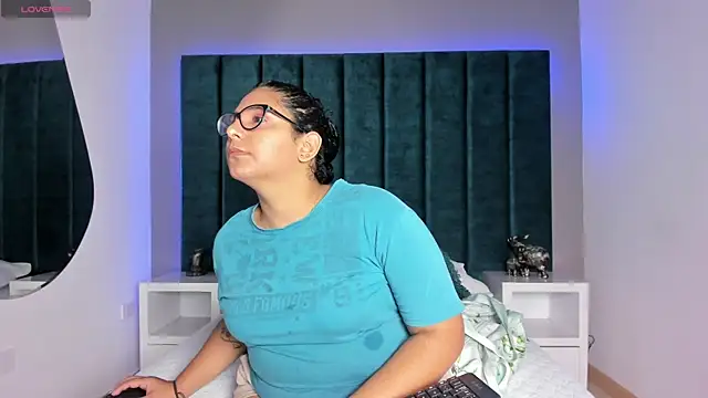 DanielleEvans  online show from February 4, 11:27 am