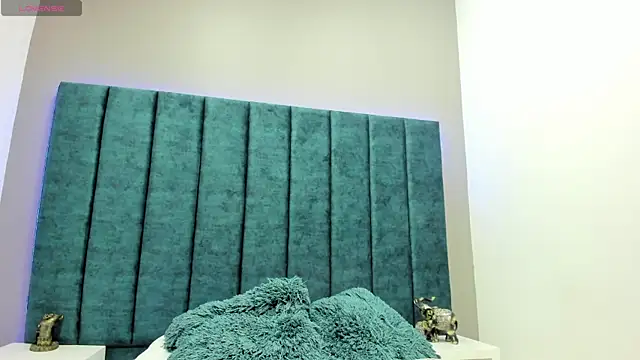 DanielleEvans  online show from February 5, 11:26 am