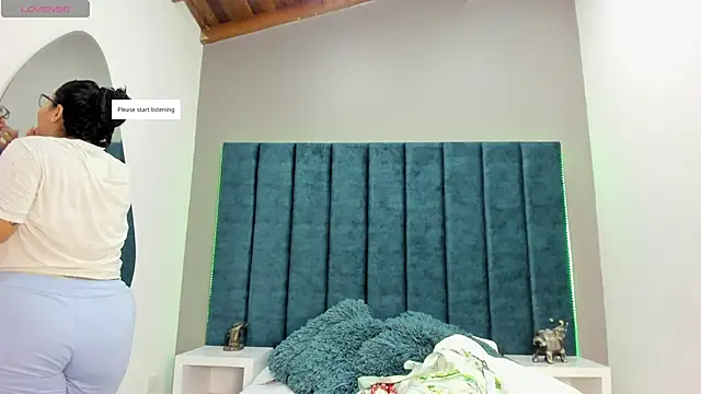 DanielleEvans  online show from February 7, 11:25 am