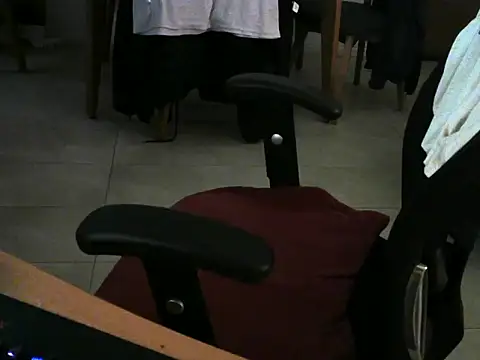 Snapshot of charly2994 chatting on March 16, 1:44 am charly2994 online show from March 16, 1:44 am