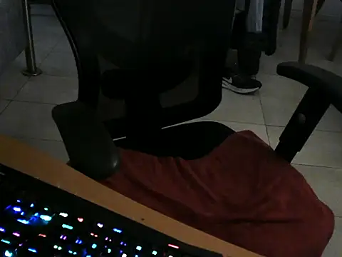 Snapshot of charly2994 chatting on March 19, 3:43 am charly2994 online show from March 19, 3:43 am