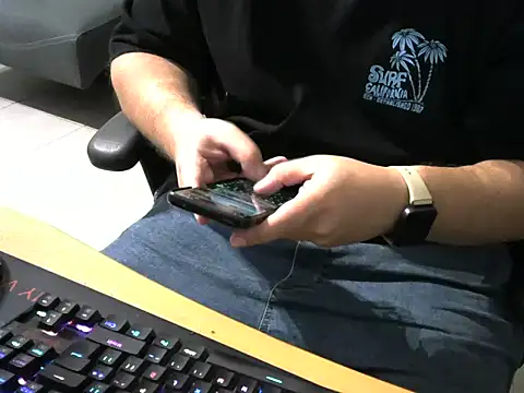 Snapshot of charly2994 chatting on March 23, 2:15 am charly2994 online show from March 23, 2:15 am