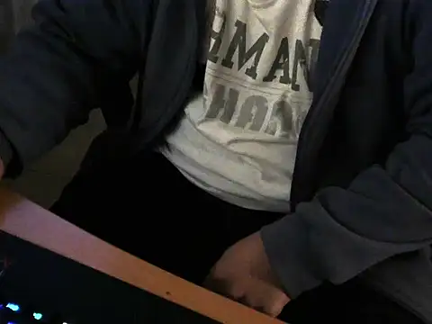 Snapshot of charly2994 chatting on March 25, 1:55 am charly2994 online show from March 25, 1:55 am