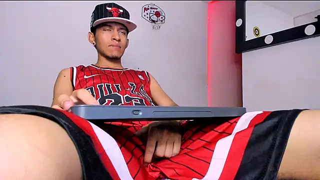 Snapshot of Samuel_Suarez chatting on April 7, 1:28 am Samuel Suarez online show from April 7, 1:28 am