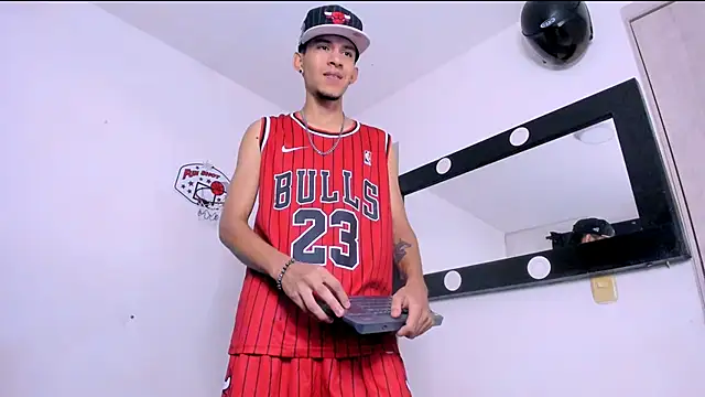 Snapshot of Samuel_Suarez chatting on May 3, 3:45 am Samuel Suarez online show from May 3, 3:45 am