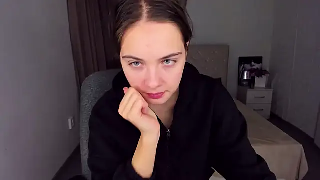 Snapshot of KristinaLoison chatting on December 18, 4:06 pm KristinaLoison online show from December 18, 4:06 pm