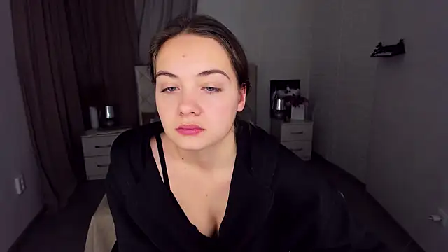 Snapshot of KristinaLoison chatting on December 18, 7:52 pm KristinaLoison online show from December 18, 7:52 pm