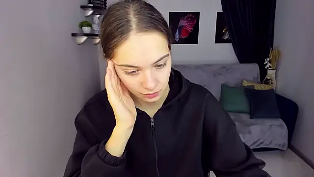 Snapshot of KristinaLoison chatting on December 24, 1:06 am KristinaLoison online show from December 24, 1:06 am