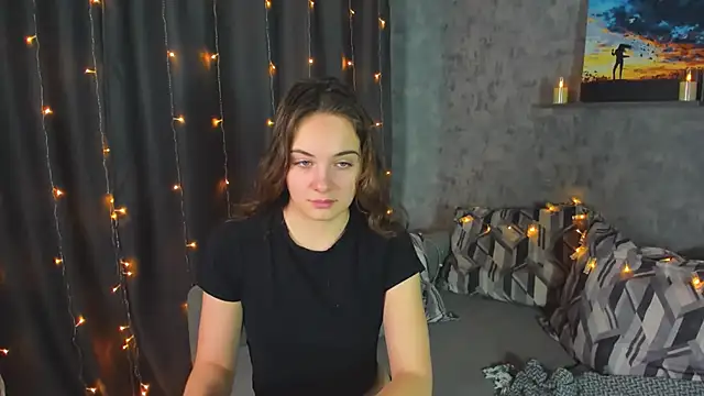 Snapshot of KristinaLoison chatting on February 1, 3:18 pm KristinaLoison online show from February 1, 3:18 pm