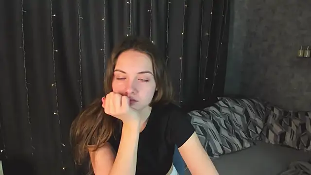 Snapshot of KristinaLoison chatting on February 22, 3:14 pm KristinaLoison online show from February 22, 3:14 pm