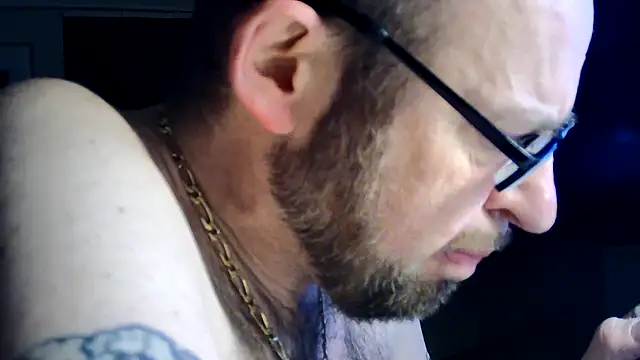 Snapshot of FABIOGLASSES chatting on November 15, 1:47 am FABIOGLASSES online show from November 15, 1:47 am