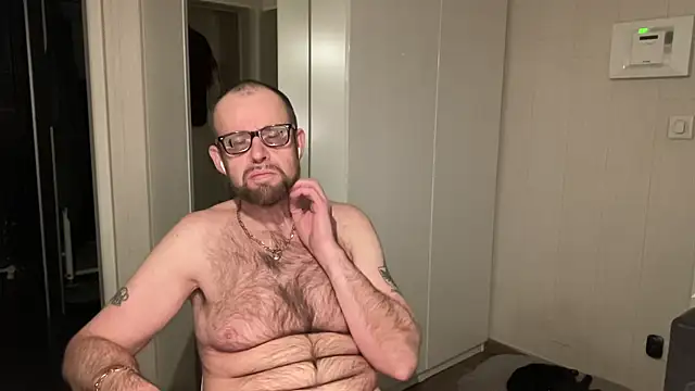 Snapshot of FABIOGLASSES chatting on November 17, 10:26 pm FABIOGLASSES online show from November 17, 10:26 pm