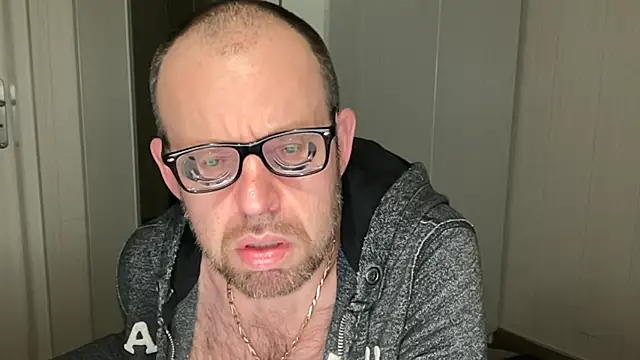 Snapshot of FABIOGLASSES chatting on November 23, 12:32 am FABIOGLASSES online show from November 23, 12:32 am