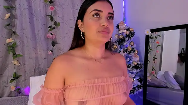 Snapshot of aisha_es chatting on December 17, 2:11 pm aisha es online show from December 17, 2:11 pm