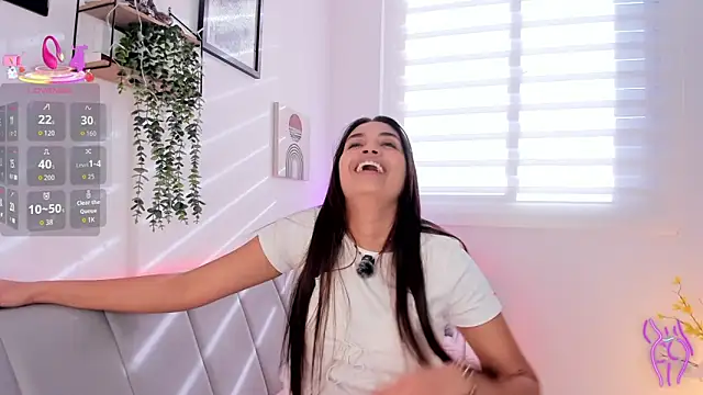 aisha es online show from March 20, 9:41 pm