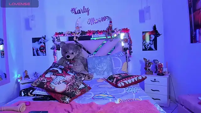 Karly moon online show from December 18, 6:32 am