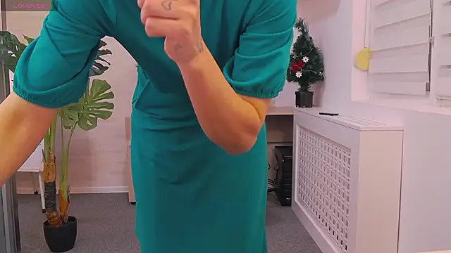 Snapshot of EllaMilf_ chatting on December 29, 1:17 pm EllaMilf online show from December 29, 1:17 pm