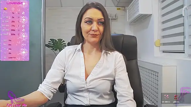 Snapshot of EllaMilf_ chatting on February 19, 5:38 pm EllaMilf online show from February 19, 5:38 pm