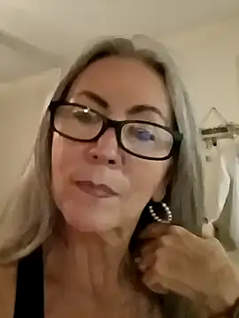 EvaRobinson online show from December 13, 2:10 am