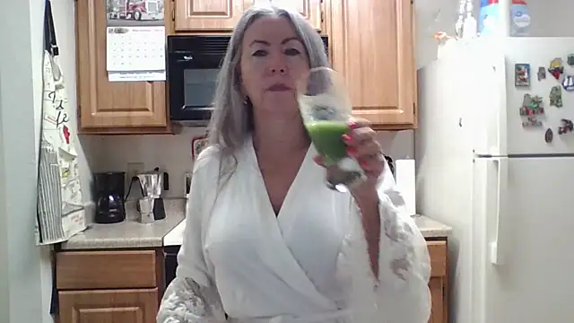 EvaRobinson online show from December 18, 2:28 pm