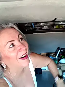 EvaRobinson online show from December 30, 8:04 pm