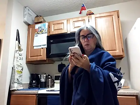 EvaRobinson online show from January 16, 1:58 pm