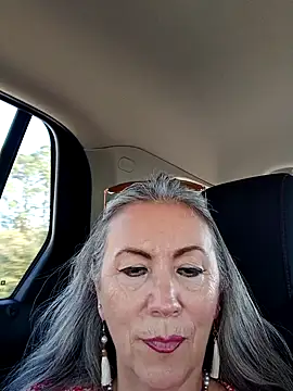 EvaRobinson online show from February 8, 8:42 pm