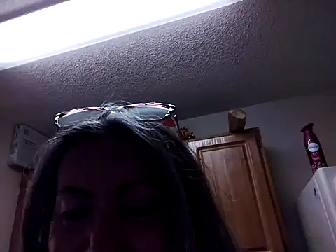 EvaRobinson online show from February 13, 6:27 pm