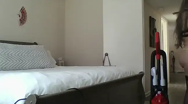 EvaRobinson online show from February 20, 4:57 pm