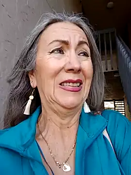 EvaRobinson online show from February 20, 8:25 pm