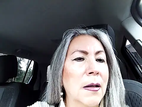 EvaRobinson online show from February 24, 2:48 pm