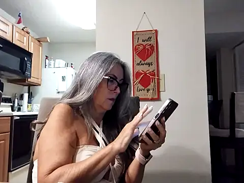 EvaRobinson online show from February 28, 1:47 am