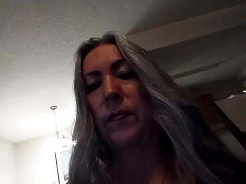 EvaRobinson online show from March 9, 7:48 pm