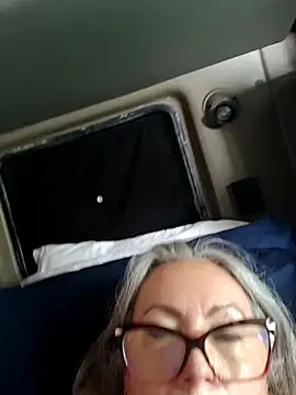 EvaRobinson online show from March 10, 5:50 pm