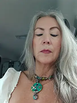 EvaRobinson online show from September 12, 4:29 pm