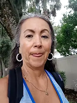 EvaRobinson online show from October 10, 3:33 pm