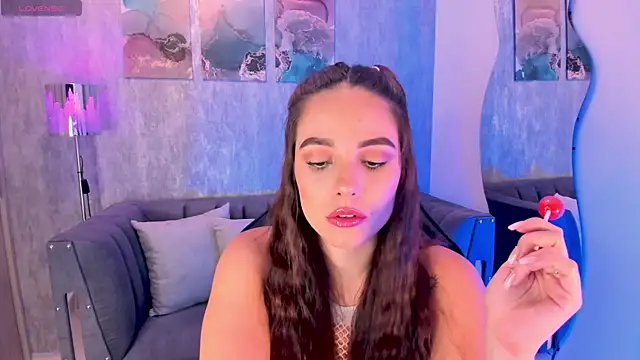 Snapshot of MelanieHudson_ chatting on December 7, 12:30 am MelanieHudson online show from December 7, 12:30 am