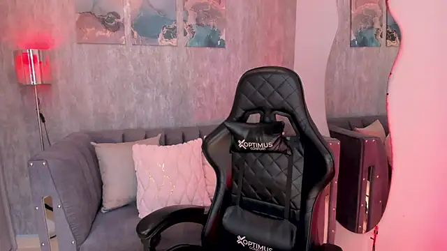 Snapshot of MelanieHudson_ chatting on December 13, 7:53 pm MelanieHudson online show from December 13, 7:53 pm