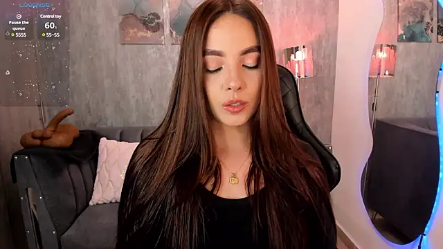 Snapshot of MelanieHudson_ chatting on February 25, 12:47 am MelanieHudson online show from February 25, 12:47 am