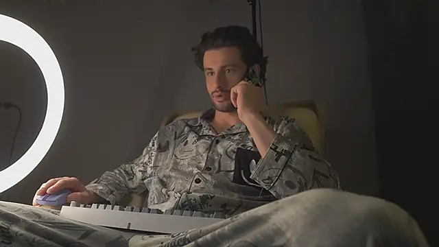 Snapshot of Keen___Luckystrike chatting on March 17, 9:45 pm Keen Luckystrike online show from March 17, 9:45 pm